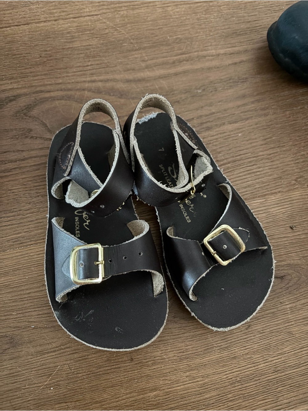 Salt water brown sandals size 7 little kids